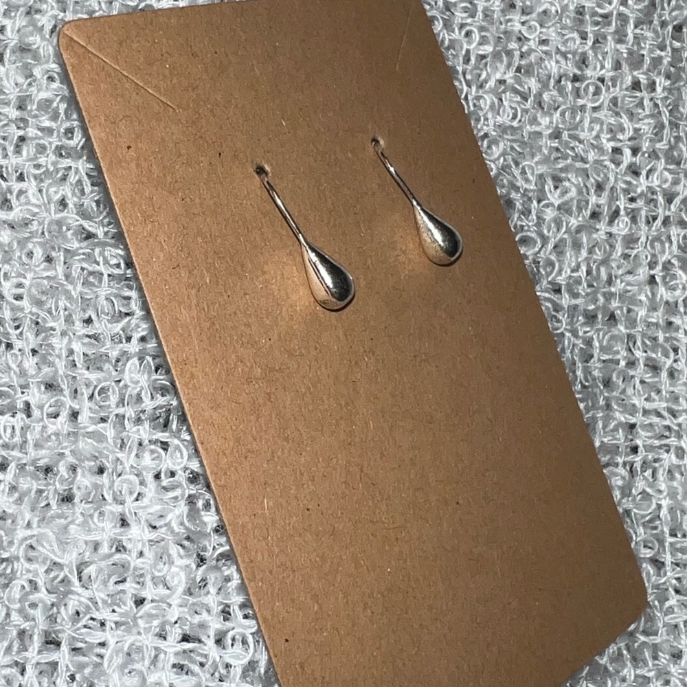 ⭐️Vintage Silver Tone Small Teardrop Earrings - Picture 5 of 5